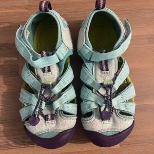 Girls Keen water shoes size 3